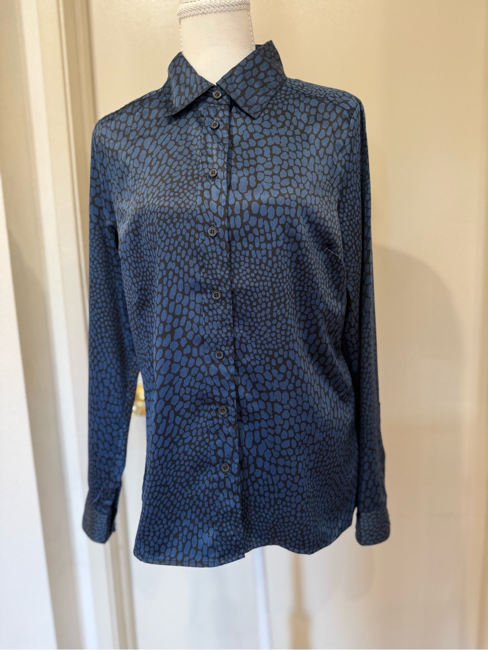 Pamela Dennis Private Client Group Navy and Black Pebble-Print Button-Down Shirt
